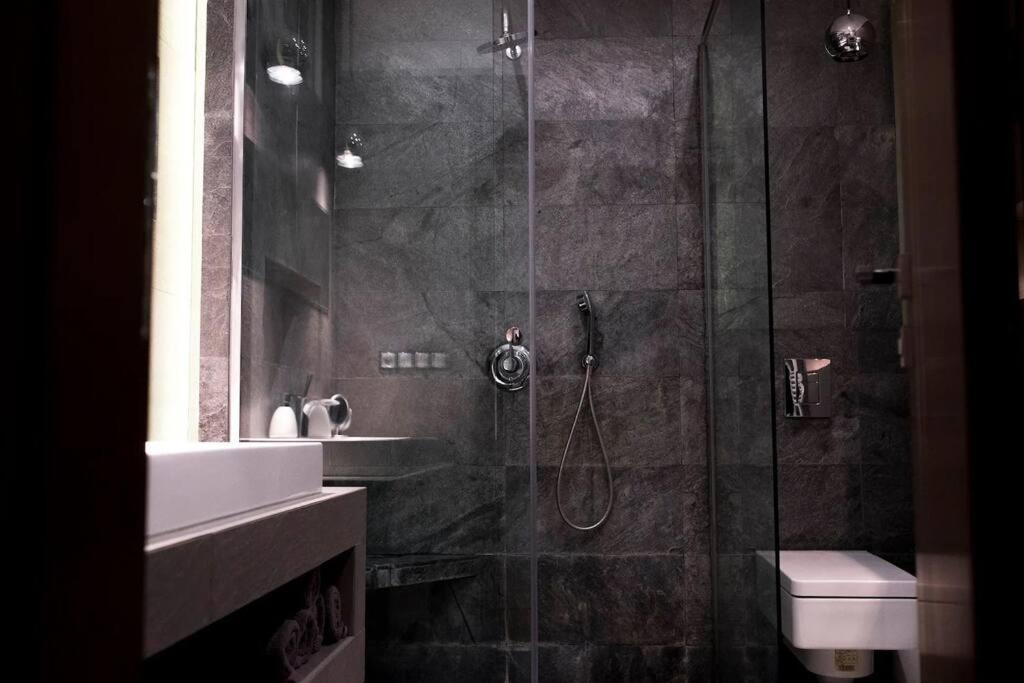 Evergreen - Old Town Spacious Stylish Apartment With Ac And One And A Half Bath, Baby & Kid- Friendly Bratislava Exterior foto