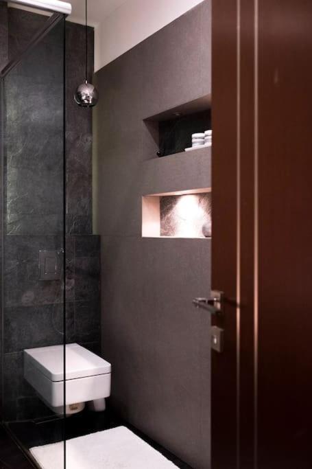 Evergreen - Old Town Spacious Stylish Apartment With Ac And One And A Half Bath, Baby & Kid- Friendly Bratislava Exterior foto